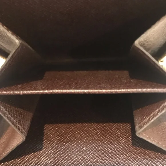 🛍️HOST PICK🛍️7/19/24🛍️06/12/24 🛍️VINTAGE LOUIS VUITTON DAMIER COMPACT WA… - Picture 8 of 16